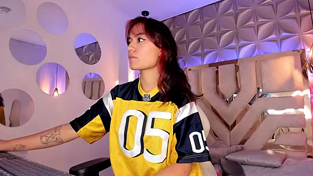 Snapshot of nahia_low chatting on 02-17-25, 03:15 nahia low online show from 02-17-25, 03:15