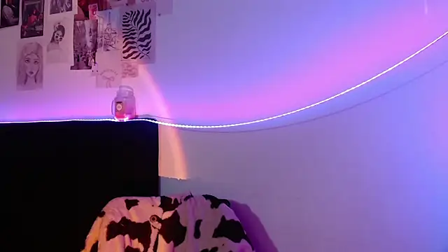 Coralinnee  online show from 02-06-25, 04:31