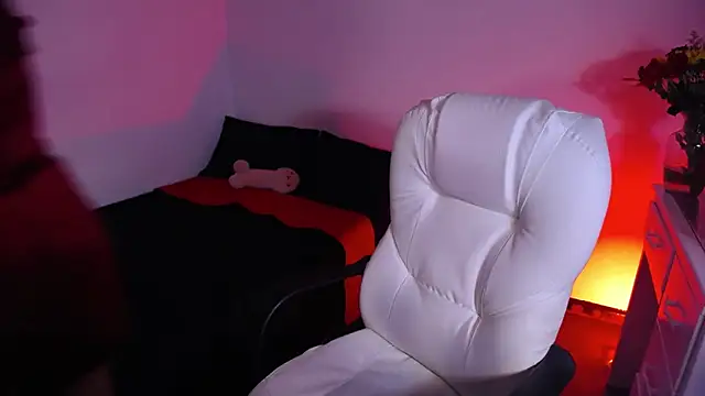 Snapshot of bad_scarlett1 chatting on 10-10-25, 10:20 bad scarlett1 online show from 10-10-25, 10:20