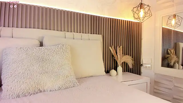 SHANONCLARK online show from 10-30-25, 07:14