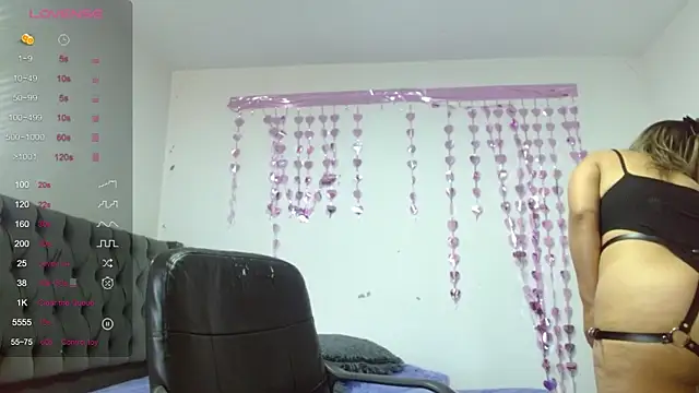 Snapshot of Lady__Pink chatting on 01-24-25, 09:15 Lady Pink online show from 01-24-25, 09:15