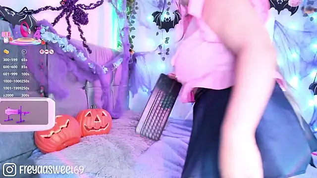 Snapshot of Sweet_freya1 chatting on 10-31-25, 05:19 Sweet freya1 online show from 10-31-25, 05:19