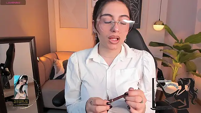 Ellie Jhonson   online show from 10-27-25, 12:04