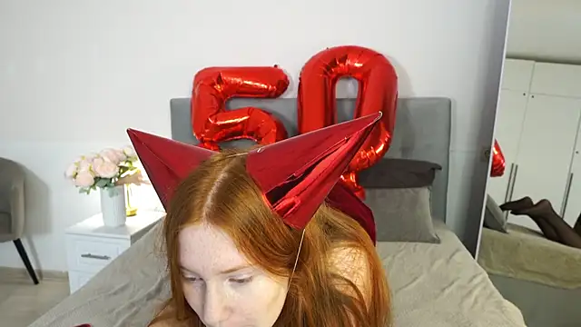 Snapshot of FiaMoor chatting on 10-10-25, 12:15 FiaMoor online show from 10-10-25, 12:15