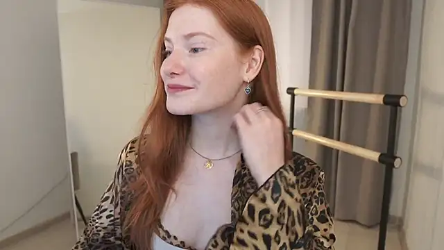 Snapshot of FiaMoor chatting on 10-16-25, 12:06 FiaMoor online show from 10-16-25, 12:06