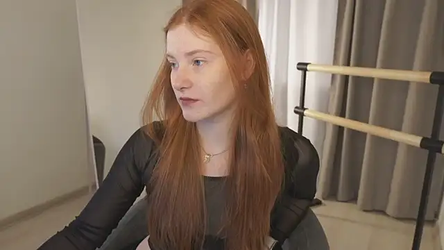 Snapshot of FiaMoor chatting on 11-08-25, 11:32 FiaMoor online show from 11-08-25, 11:32