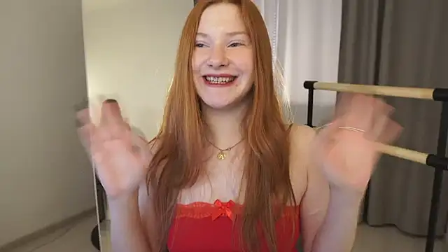 Snapshot of FiaMoor chatting on 11-17-25, 11:38 FiaMoor online show from 11-17-25, 11:38