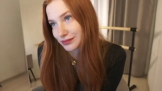 Snapshot of FiaMoor chatting on 11-25-25, 09:20 FiaMoor online show from 11-25-25, 09:20