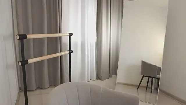 Snapshot of FiaMoor chatting on 11-26-25, 09:43 FiaMoor online show from 11-26-25, 09:43