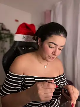 Snapshot of Lia_flowers chatting on 12-27-24, 01:32 Lia flowers online show from 12-27-24, 01:32