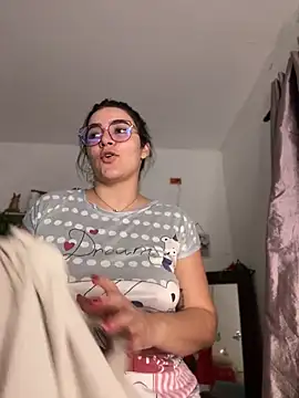 Snapshot of Lia_flowers chatting on 12-30-24, 11:49 Lia flowers online show from 12-30-24, 11:49