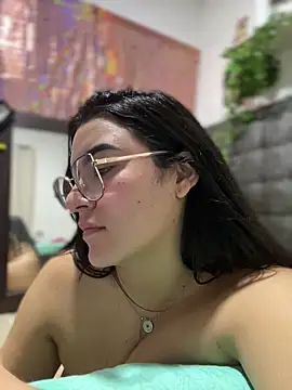 Snapshot of Lia_flowers chatting on 01-12-25, 05:34 Lia flowers online show from 01-12-25, 05:34