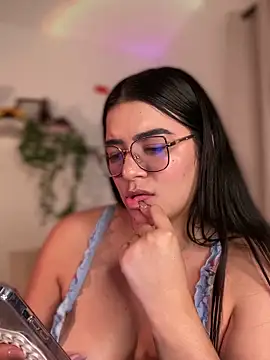 Snapshot of Lia_flowers chatting on 01-20-25, 04:54 Lia flowers online show from 01-20-25, 04:54