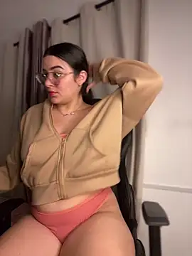 Snapshot of Lia_flowers chatting on 01-25-25, 01:21 Lia flowers online show from 01-25-25, 01:21
