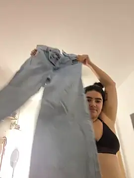 Snapshot of Lia_flowers chatting on 02-02-25, 04:48 Lia flowers online show from 02-02-25, 04:48
