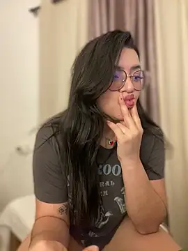 Snapshot of Lia_flowers chatting on 02-20-25, 10:59 Lia flowers online show from 02-20-25, 10:59