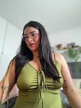 Snapshot of Lia_flowers chatting on 02-23-25, 08:33 Lia flowers online show from 02-23-25, 08:33
