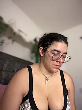 Snapshot of Lia_flowers chatting on 03-17-25, 11:00 Lia flowers online show from 03-17-25, 11:00