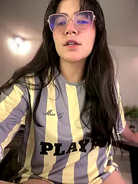 Snapshot of Lia_flowers chatting on 10-17-25, 05:10 Lia flowers online show from 10-17-25, 05:10
