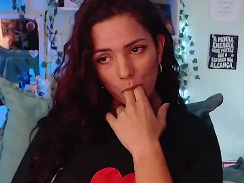 Snapshot of BeellyDance chatting on 09-24-25, 03:37 BeellyDance online show from 09-24-25, 03:37