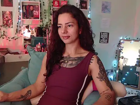 Snapshot of BeellyDance chatting on 10-04-25, 10:35 BeellyDance online show from 10-04-25, 10:35