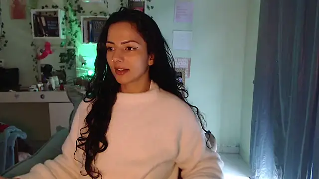 Snapshot of BeellyDance chatting on 05-15-26, 04:03 BeellyDance online show from 05-15-26, 04:03