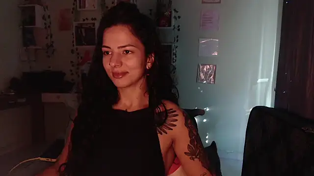 Snapshot of BeellyDance chatting on 06-13-26, 12:58 BeellyDance online show from 06-13-26, 12:58