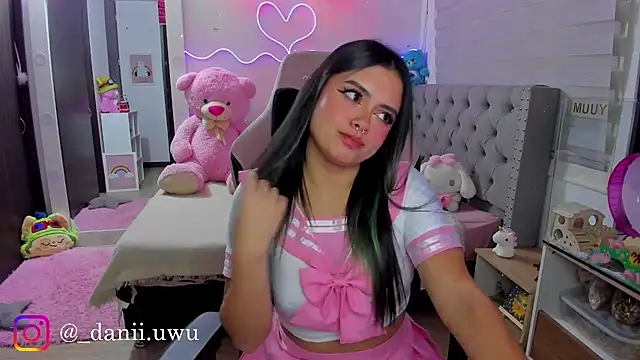 CuteDani  online show from 07-25-26, 08:34