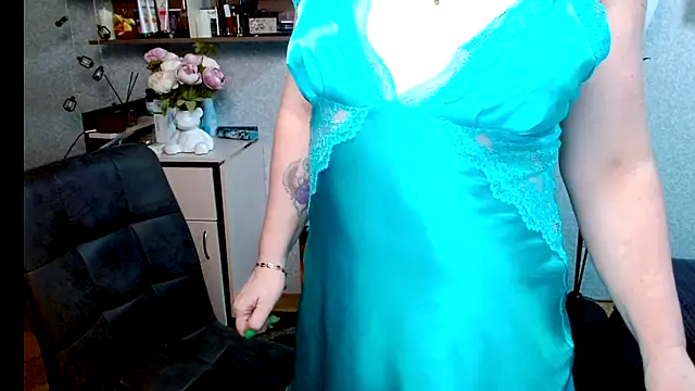 Snapshot of BeatriksS chatting on 03-04-26, 04:35 BeatriksS online show from 03-04-26, 04:35