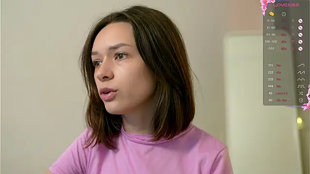 VivianLy  online show from 12-10-24, 11:00