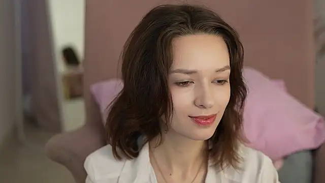 VivianLy  online show from 01-19-25, 07:36