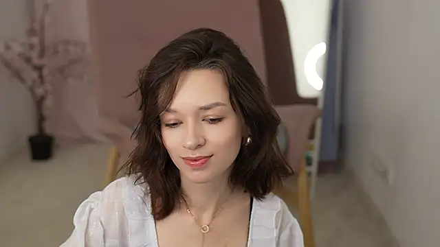 VivianLy  online show from 01-26-25, 08:03