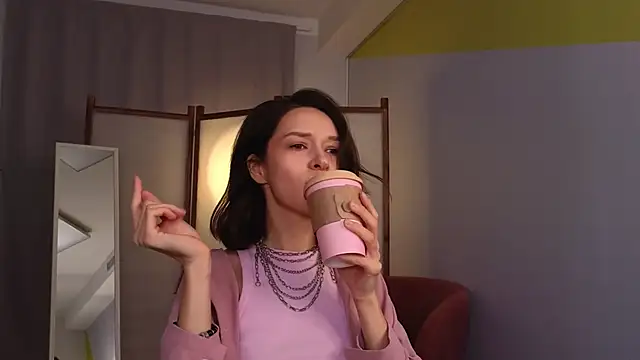 VivianLy  online show from 02-27-25, 09:54