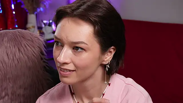 VivianLy  online show from 04-05-26, 12:13