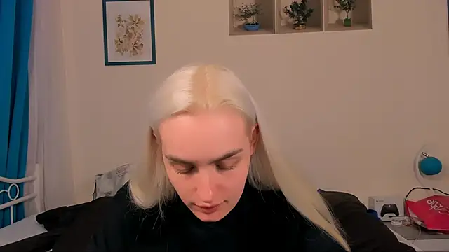 Snapshot of OliviaKisss chatting on 04-21-26, 07:28 OliviaKisss online show from 04-21-26, 07:28