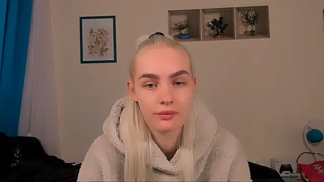 Snapshot of OliviaKisss chatting on 04-25-26, 01:25 OliviaKisss online show from 04-25-26, 01:25