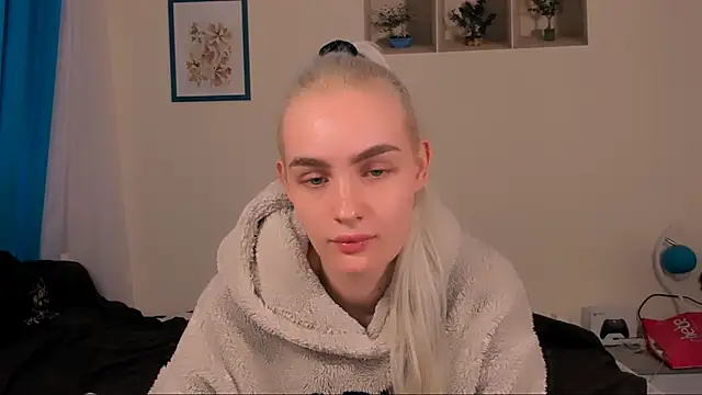 Snapshot of OliviaKisss chatting on 04-25-26, 01:41 OliviaKisss online show from 04-25-26, 01:41
