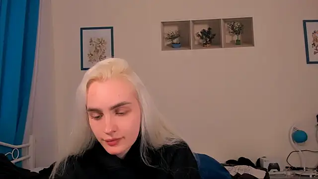 Snapshot of OliviaKisss chatting on 05-19-26, 05:30 OliviaKisss online show from 05-19-26, 05:30