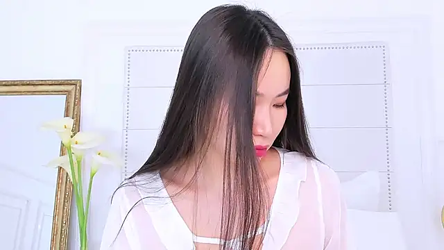 Snapshot of NaomiYuu chatting on 02-07-25, 02:19 NaomiYuu online show from 02-07-25, 02:19