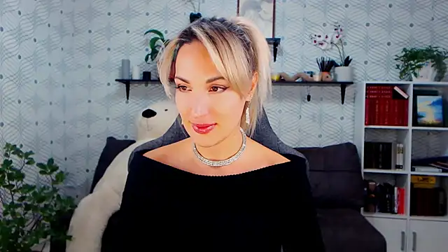 MillaXQueen online show from 10-29-25, 03:47