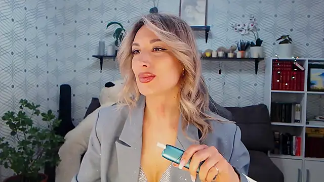 MillaXQueen online show from 04-07-26, 11:21