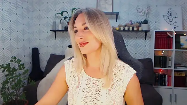 Snapshot of MillaXQueen chatting on 06-15-26, 02:52 MillaXQueen online show from 06-15-26, 02:52