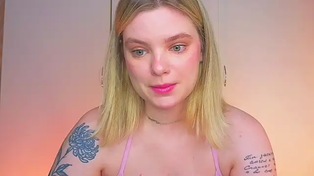 Snapshot of Hottie_Jane chatting on 06-14-26, 11:12 Hottie Jane online show from 06-14-26, 11:12