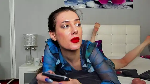 JuliaHunts online show from 11-24-25, 05:45