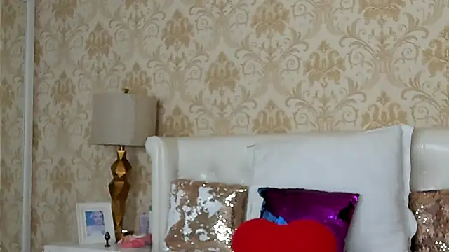 JuliaHunts online show from 01-18-26, 06:28