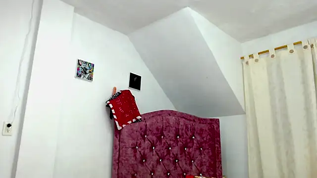 Snapshot of Rossestoner chatting on 10-28-25, 10:52 Rossestoner online show from 10-28-25, 10:52