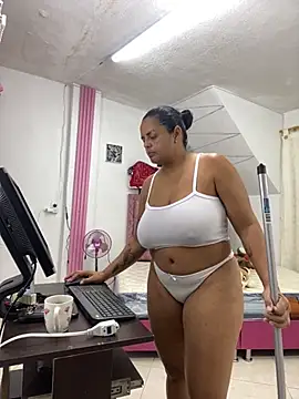 Snapshot of Rossestoner chatting on 04-10-26, 05:23 Rossestoner online show from 04-10-26, 05:23