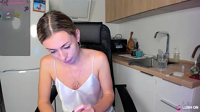 Snapshot of DannaEvan chatting on 09-27-25, 02:22 DannaEvan online show from 09-27-25, 02:22