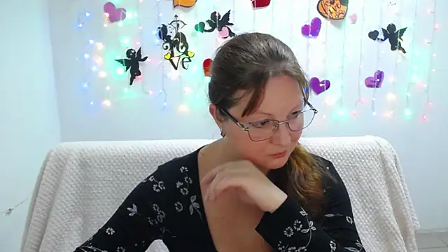 VanessaHotts online show from 02-26-25, 09:10