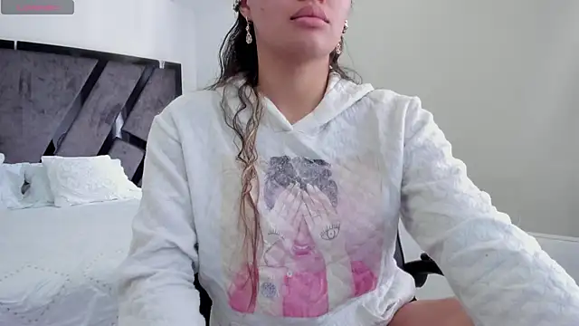 AnnieAndStefan online show from 11-07-25, 02:28